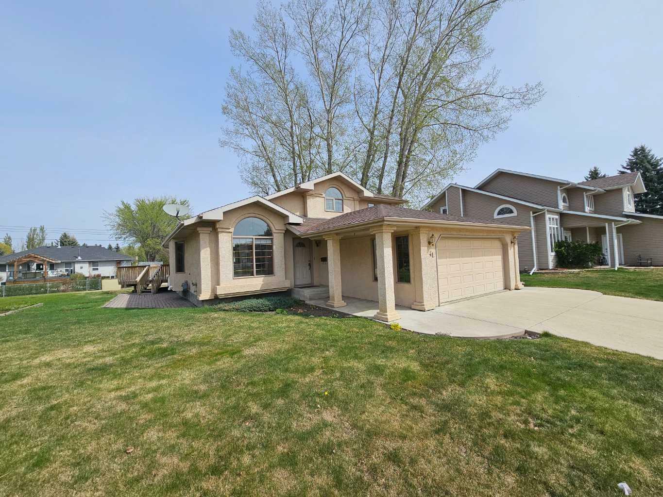 41 Pickwick Lane  Lacombe AB T4L 1T5 photo
