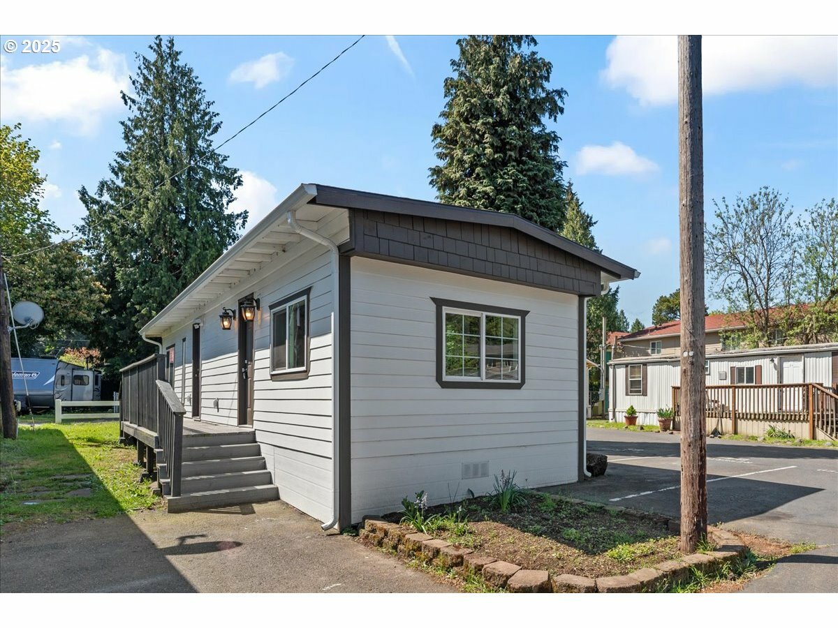 Property Photo: 7120 NE Lombard St 25 OR 97218