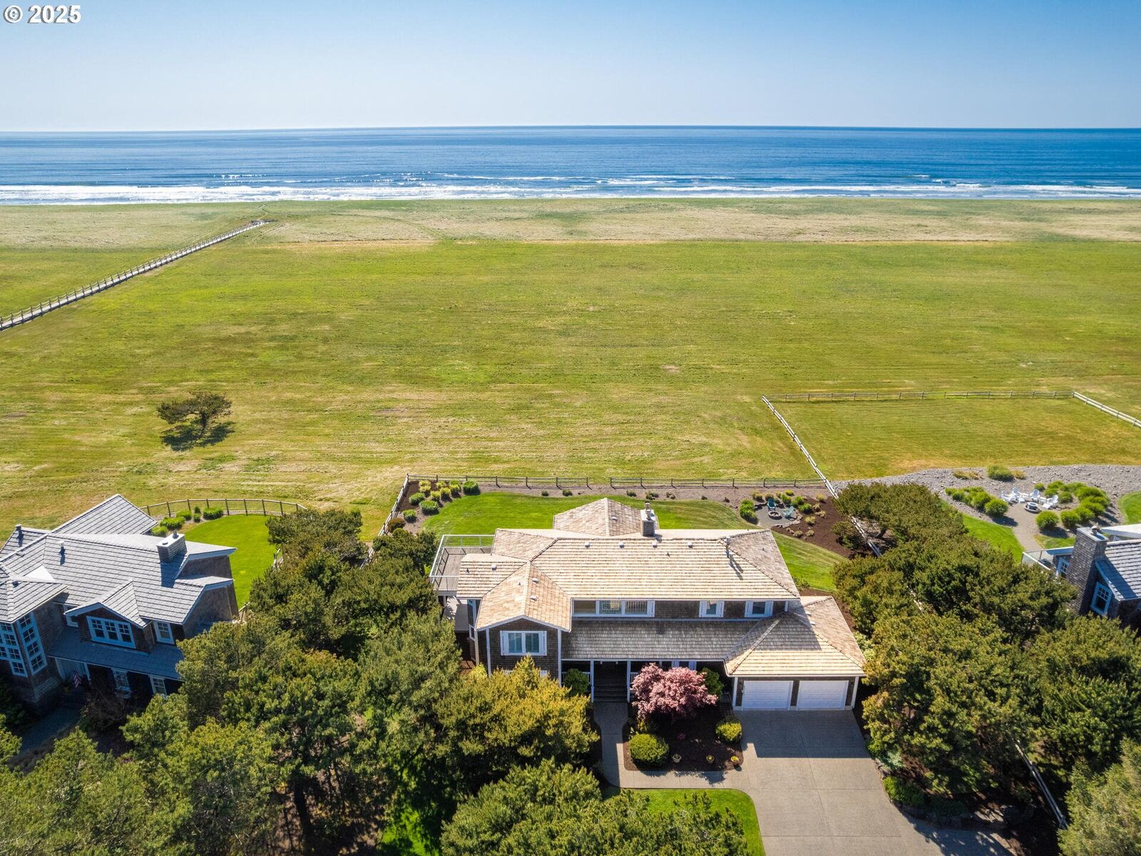 Property Photo: 89185 Pinehurst Rd OR 97138