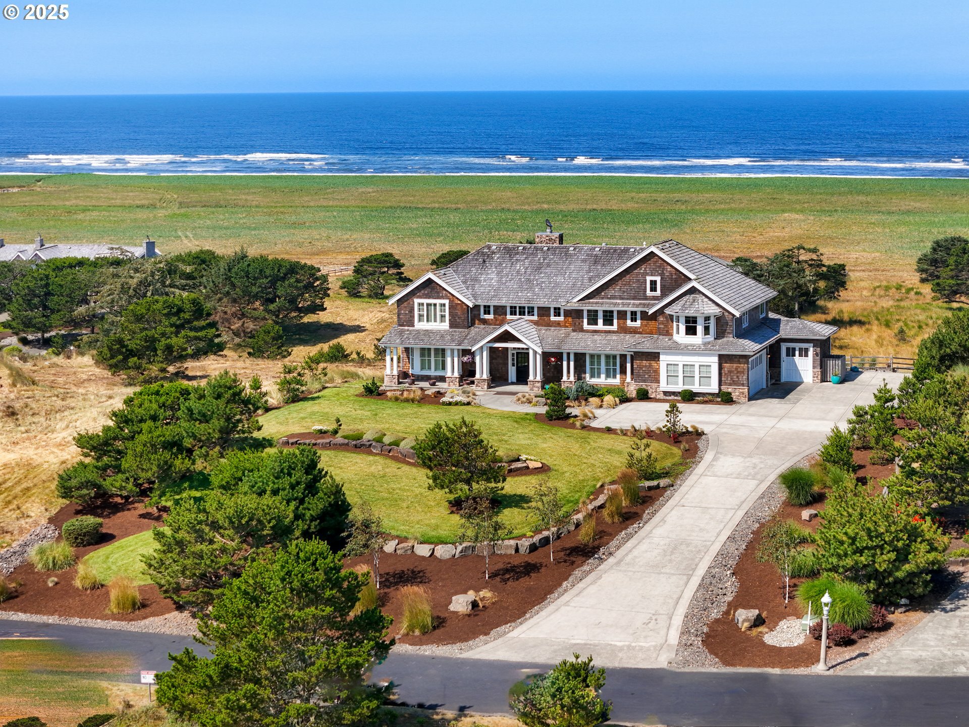 Property Photo: 89062 Pinehurst Rd OR 97138