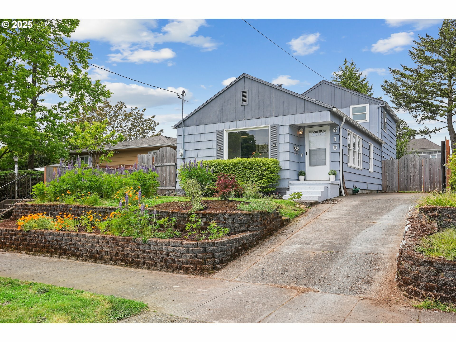 Property Photo: 615 NE 81st Ave OR 97213