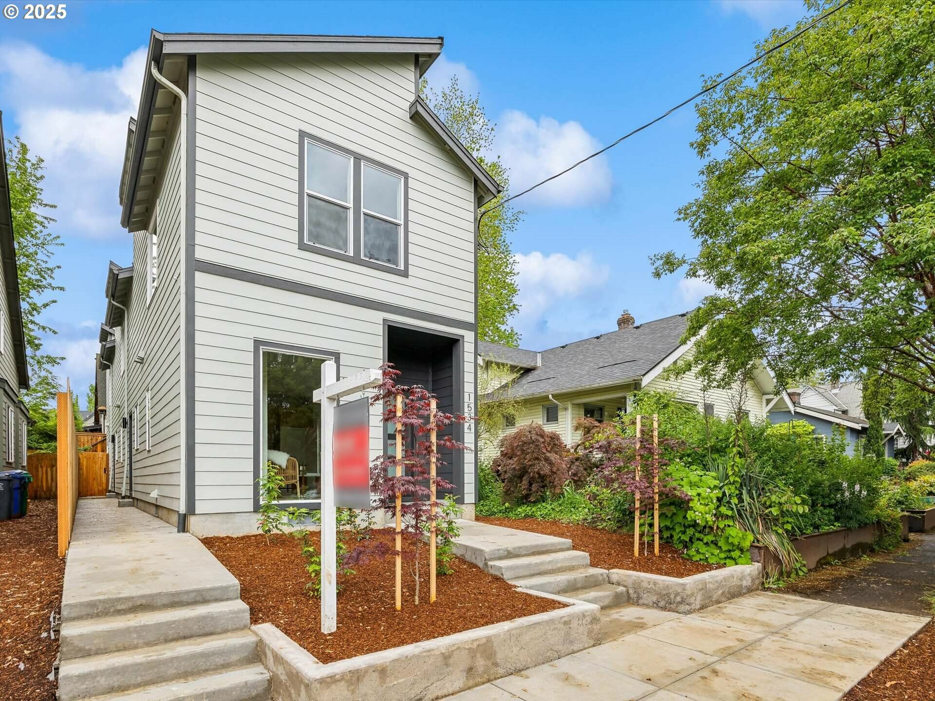 Property Photo: 1534 N Schofield St OR 97217