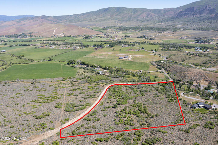 Property Photo:  944 E Slipper Hallow Drive  UT 84667 