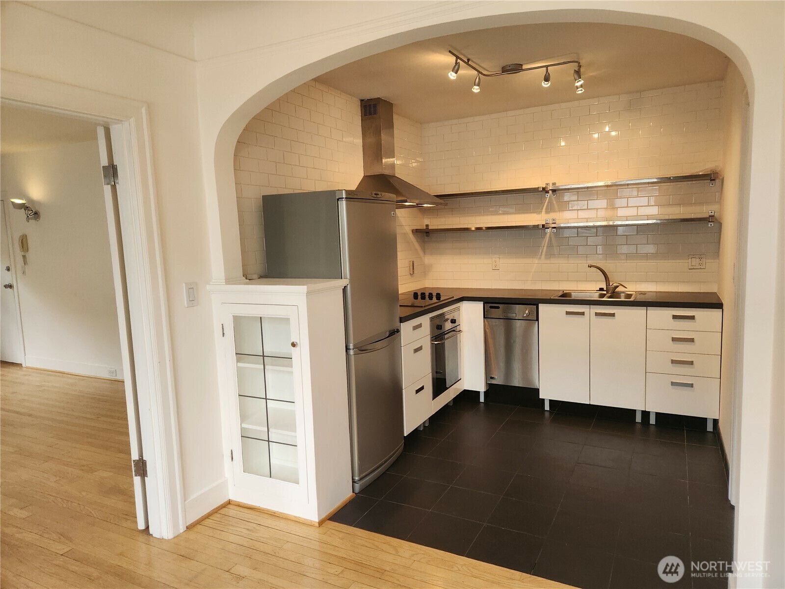 Property Photo: 2114 7th Avenue W 3 WA 98119