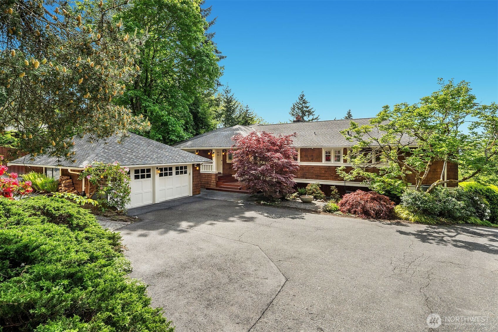 Property Photo: 6740 W Mercer Way WA 98040