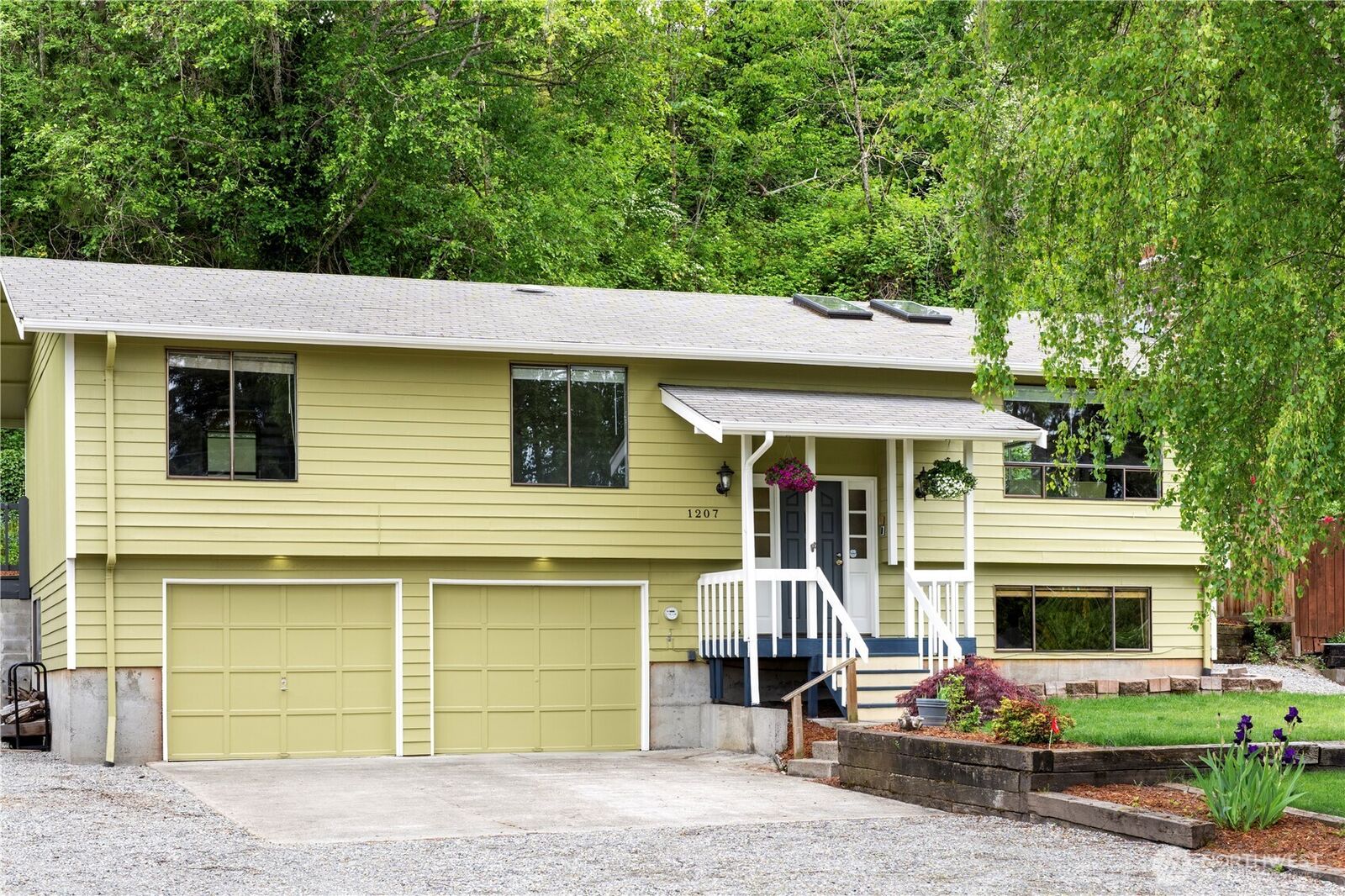 Property Photo: 1207 22nd Street SE WA 98372