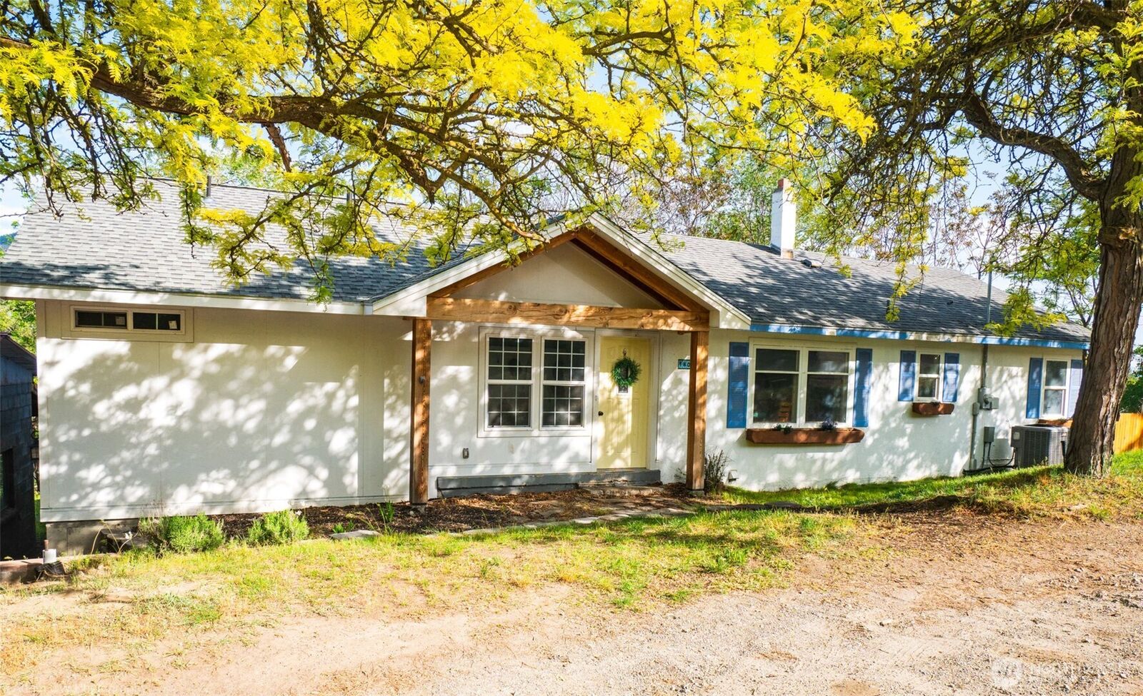 Property Photo:  1803  Juniper Street  WA 98844 