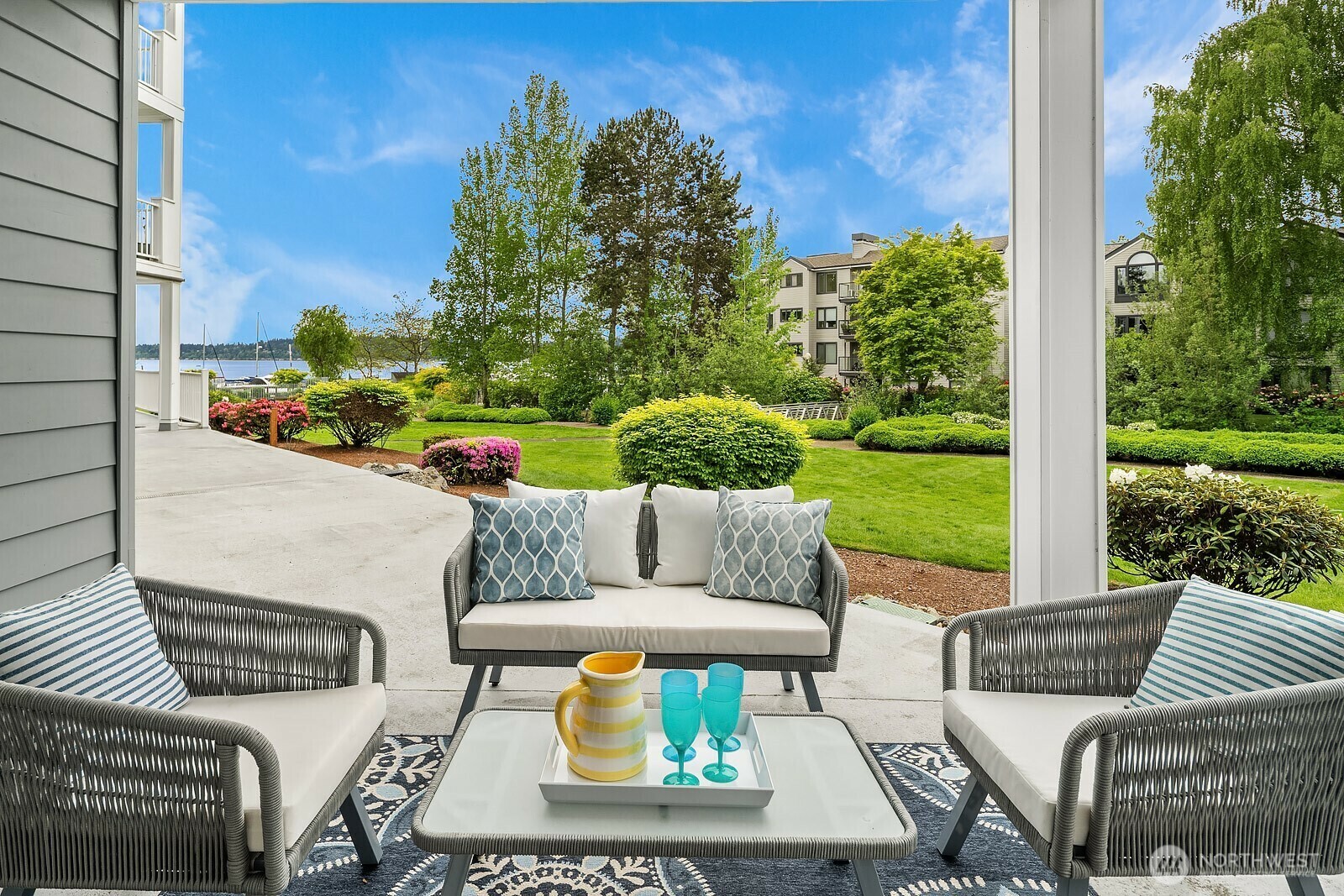 Property Photo: 6125 NE 175th Street N101 WA 98028