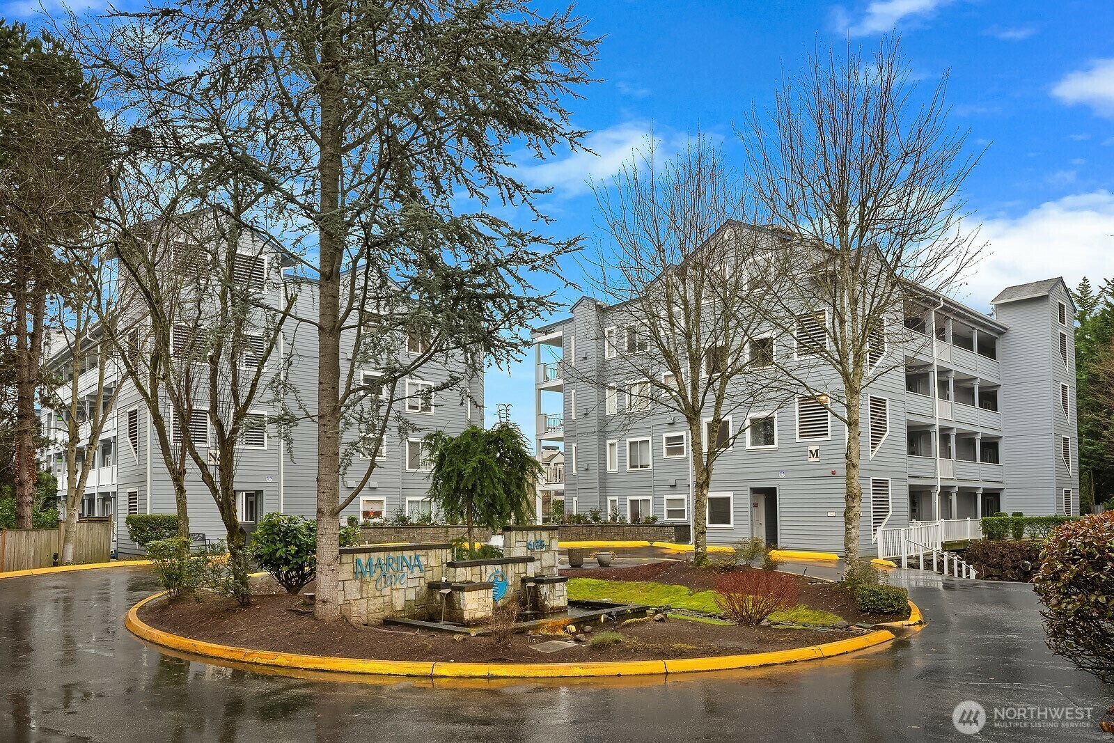 Property Photo: 6125 NE 175th Street N101 WA 98028