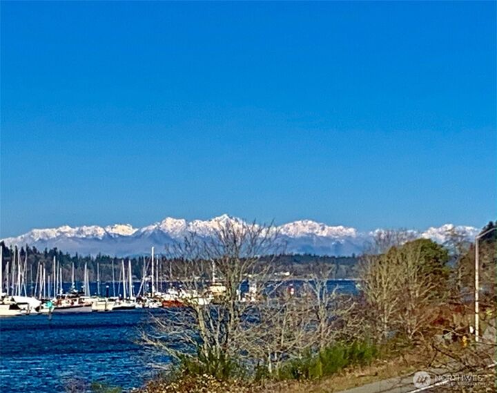 Property Photo:  920  East Bay Drive NE 3C202  WA 98506 