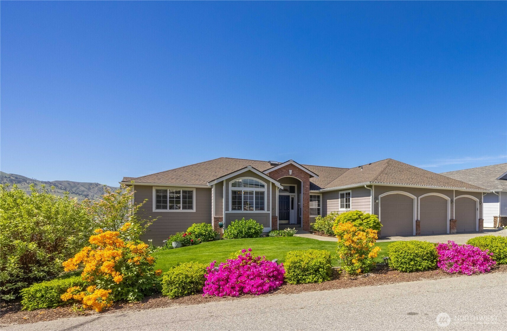 Property Photo: 126 Long Drive WA 98816