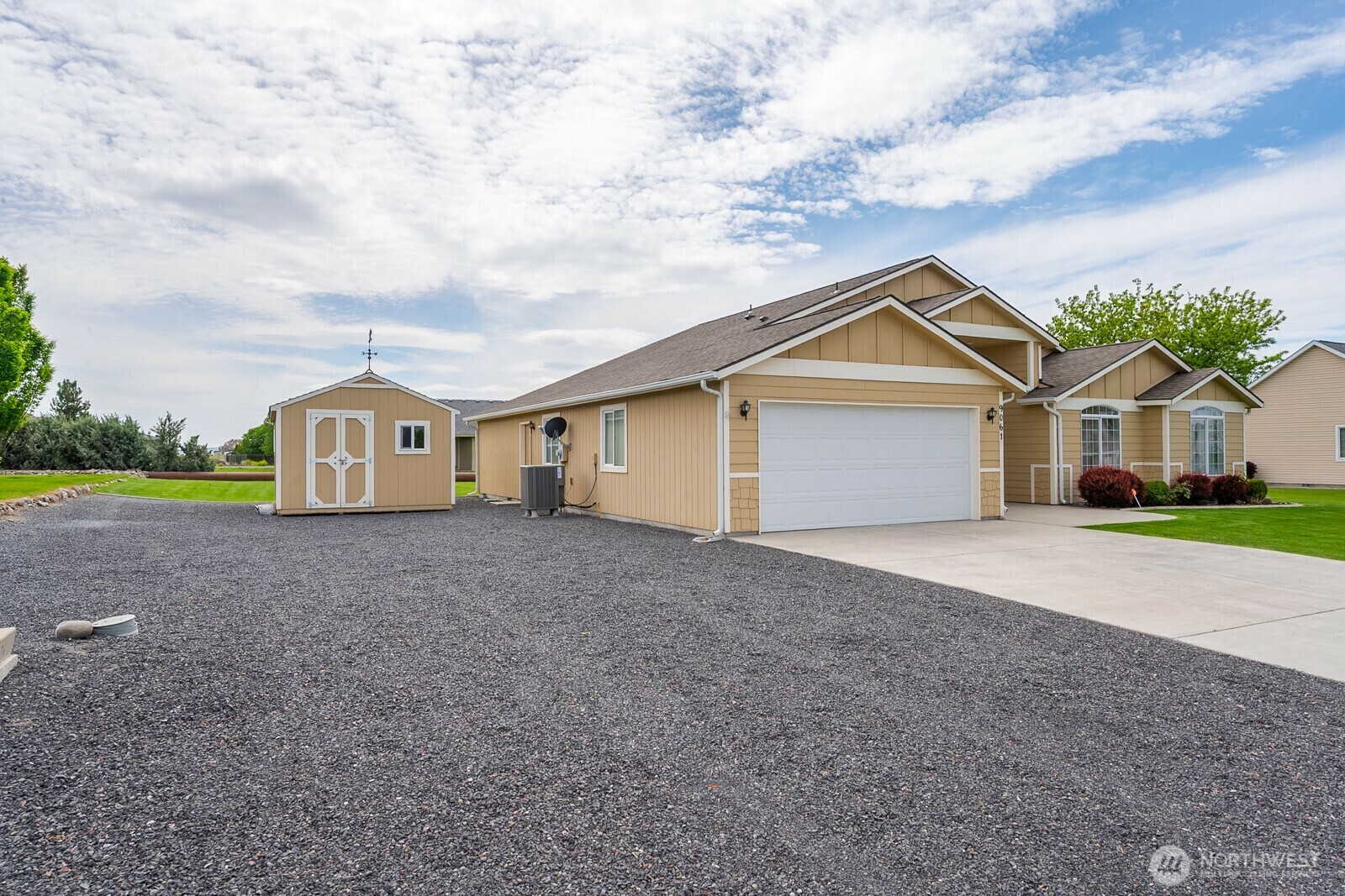 Property Photo: 9061 Castlewood Drive SE WA 98838