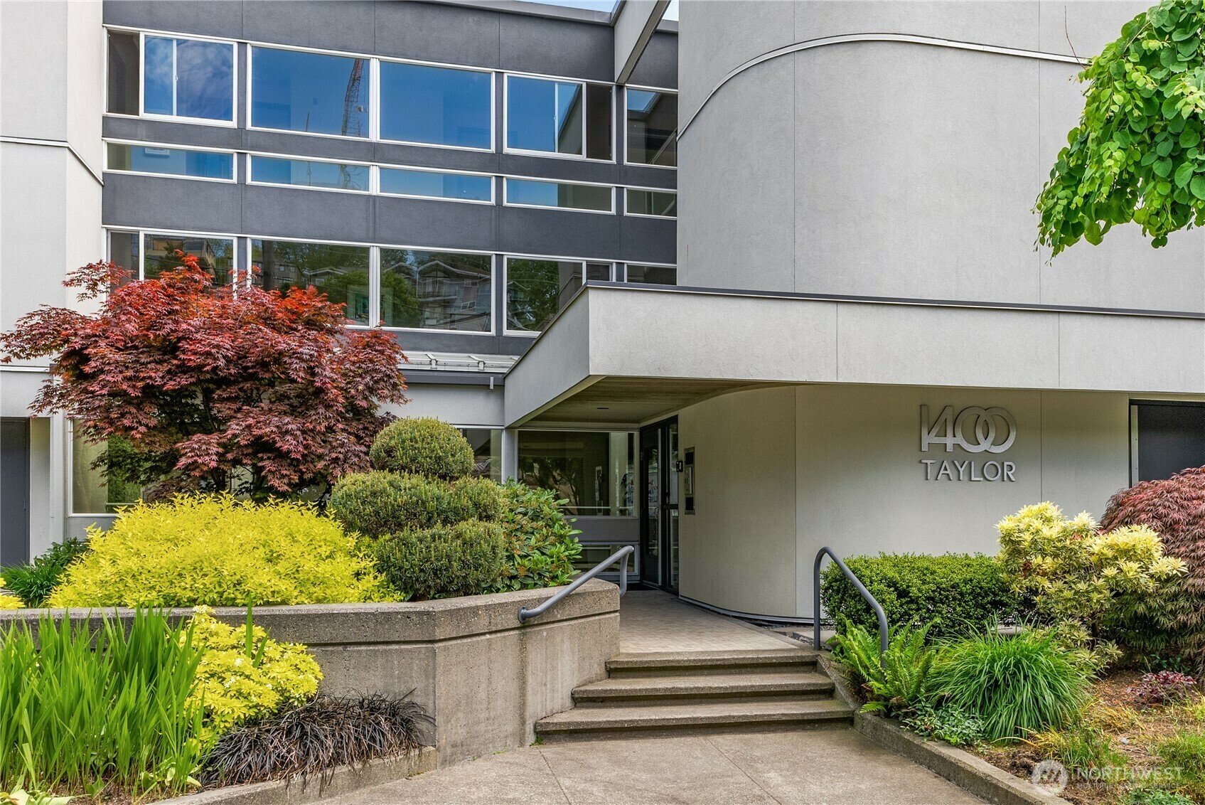 Property Photo: 1400 Taylor Avenue N 203 WA 98109