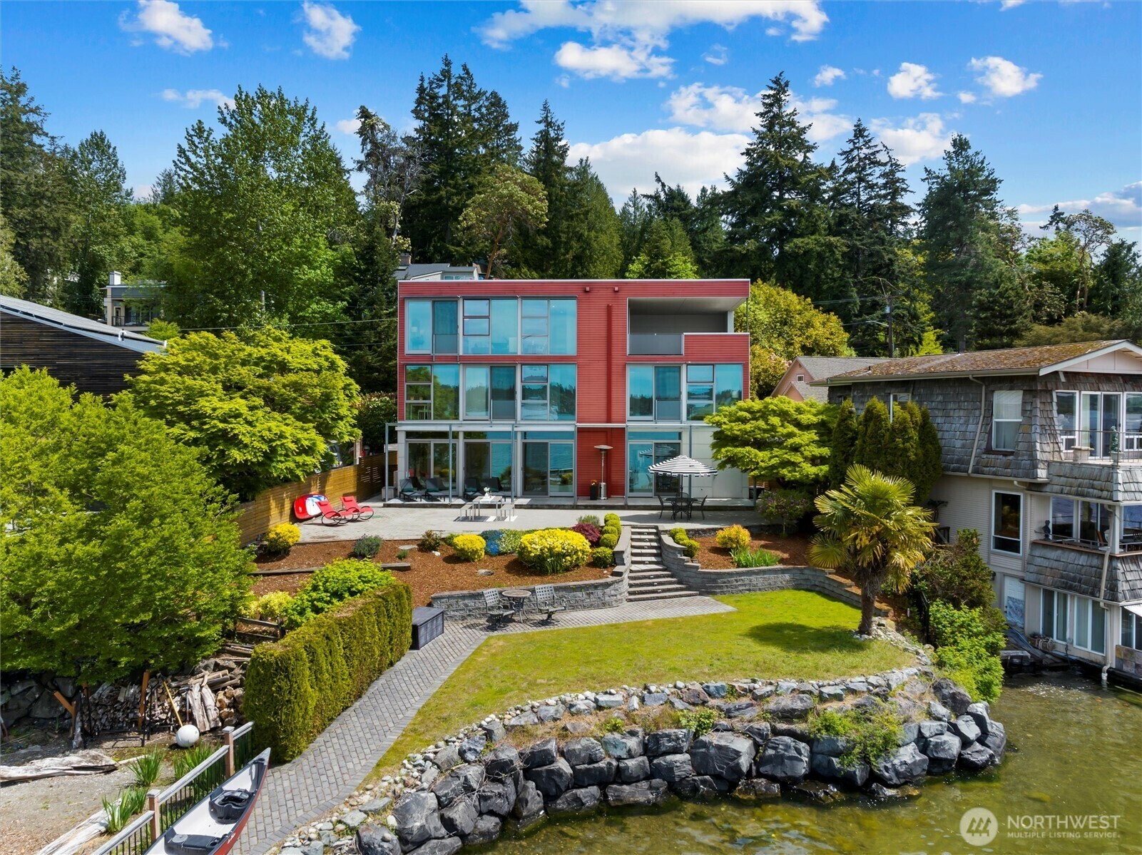 Property Photo: 11807 Holmes Point Drive NE WA 98034