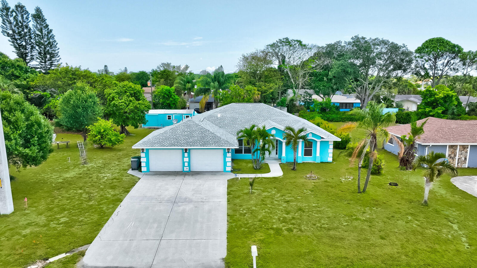 Property Photo:  189 SE Floresta Drive  FL 34983 