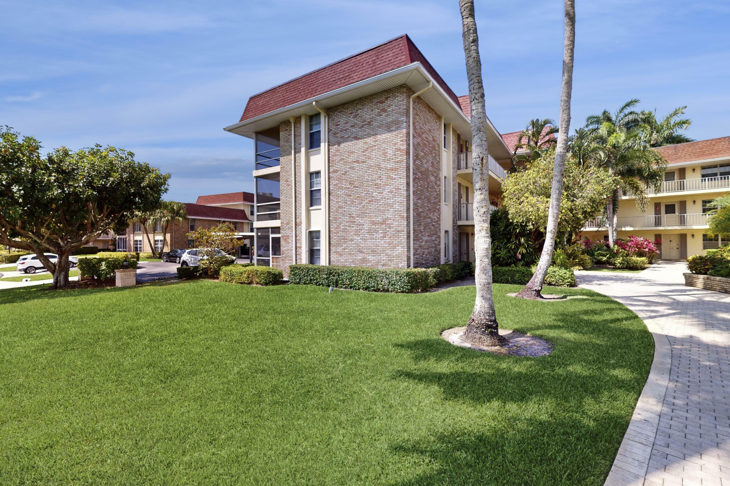 Property Photo: 5540 Tamberlane Circle 121 FL 33418
