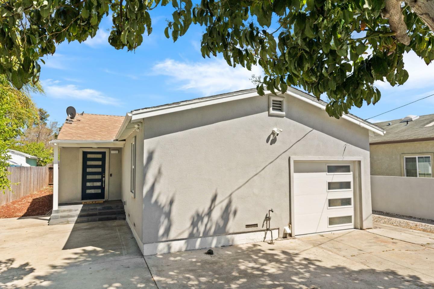 Property Photo: 2256 Poplar Avenue CA 94303