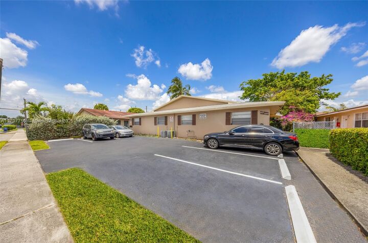 Property Photo: 5321 NW 22nd St FL 33313