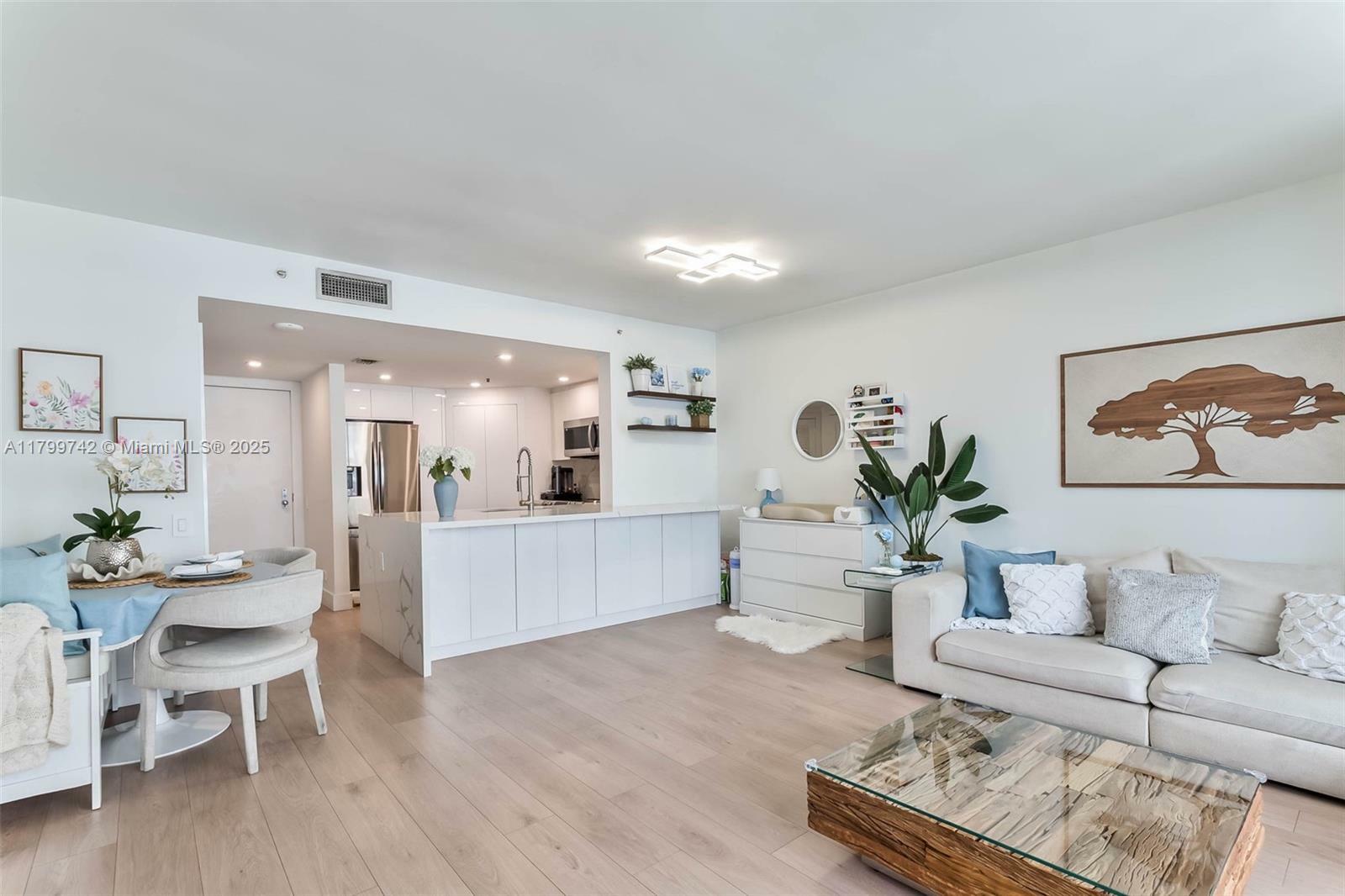 Property Photo: 701 Brickell Key Blvd 808 FL 33131