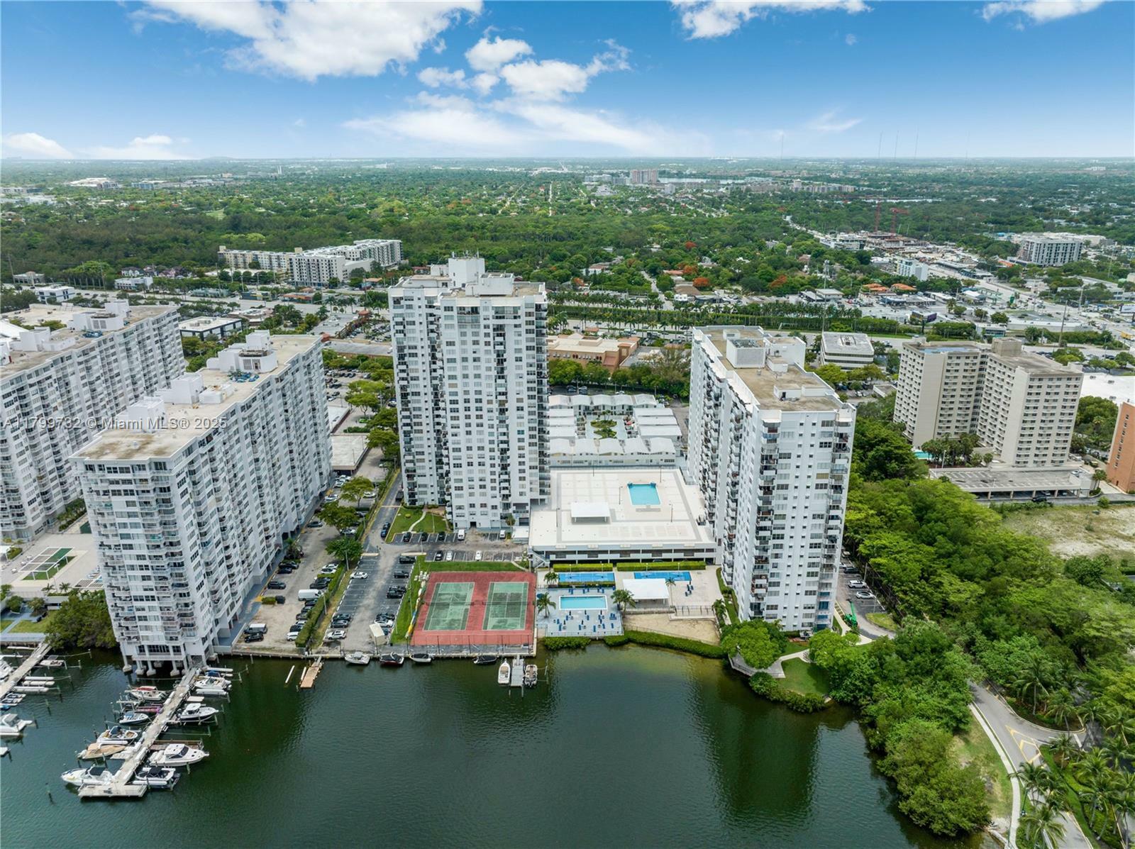 Property Photo: 2750 NE 183rd St 504 FL 33160