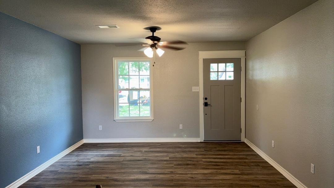 Property Photo: 2923 Avenue L TX 77627