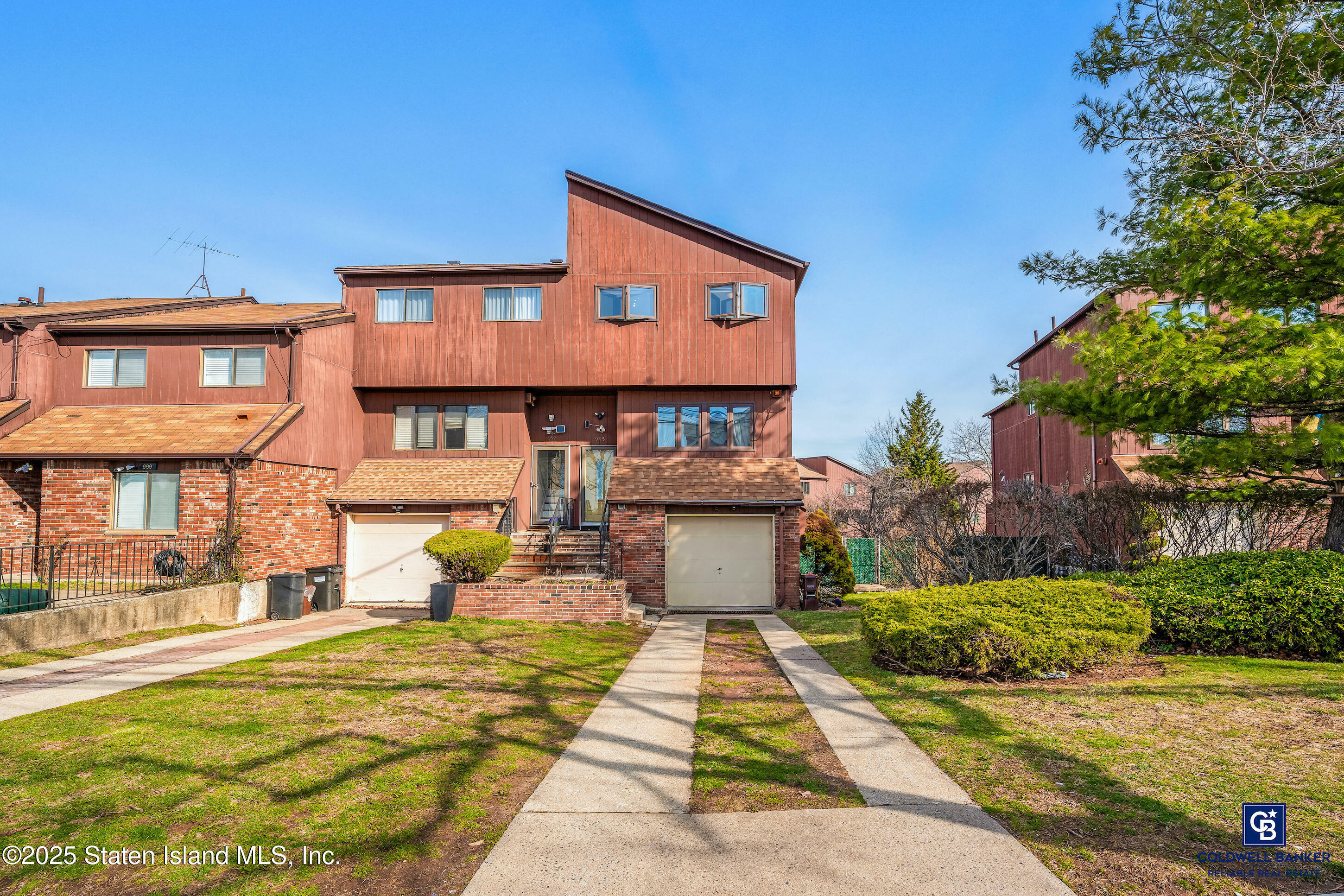 Property Photo: 995 W Fingerboard Road NY 10304