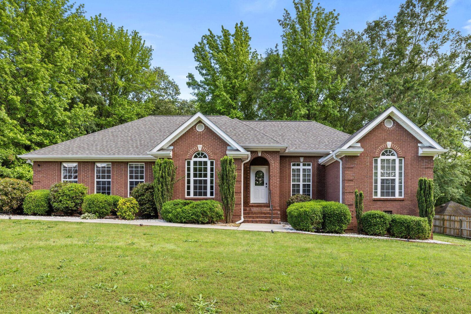 Property Photo:  1208 Huntington Ln  AL 35674 - TUSCUMBI 