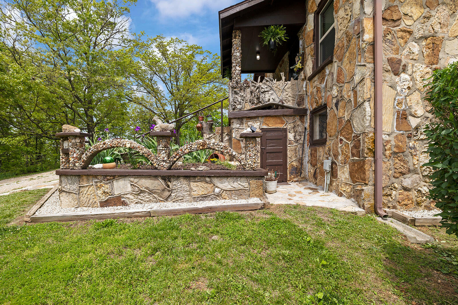 Property Photo: 9099 Holly MO 65711