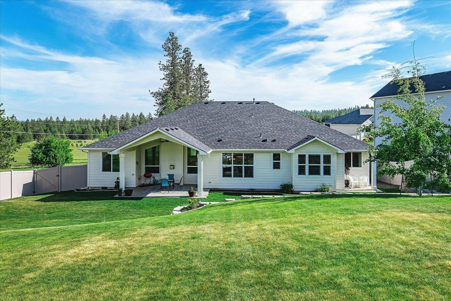 Property Photo: 9302 W Floyd Dr WA 99004