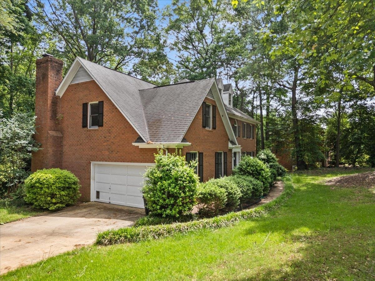 Property Photo:  402 Woodgrove Trace  SC 29301 