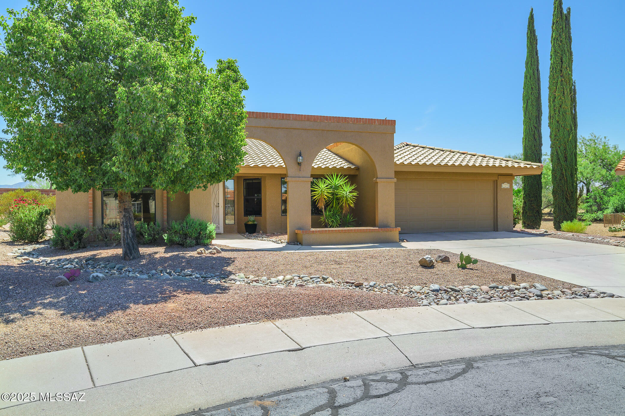 Property Photo: 14670 N Wonderview Drive AZ 85755