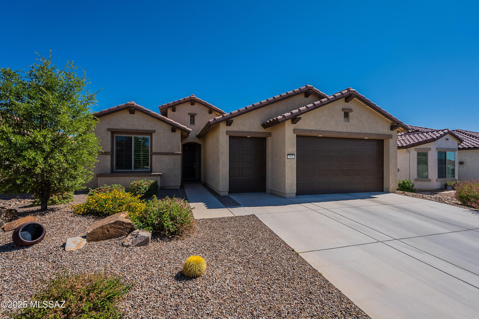 Property Photo:  2556 E Josephine View Drive  AZ 85614 
