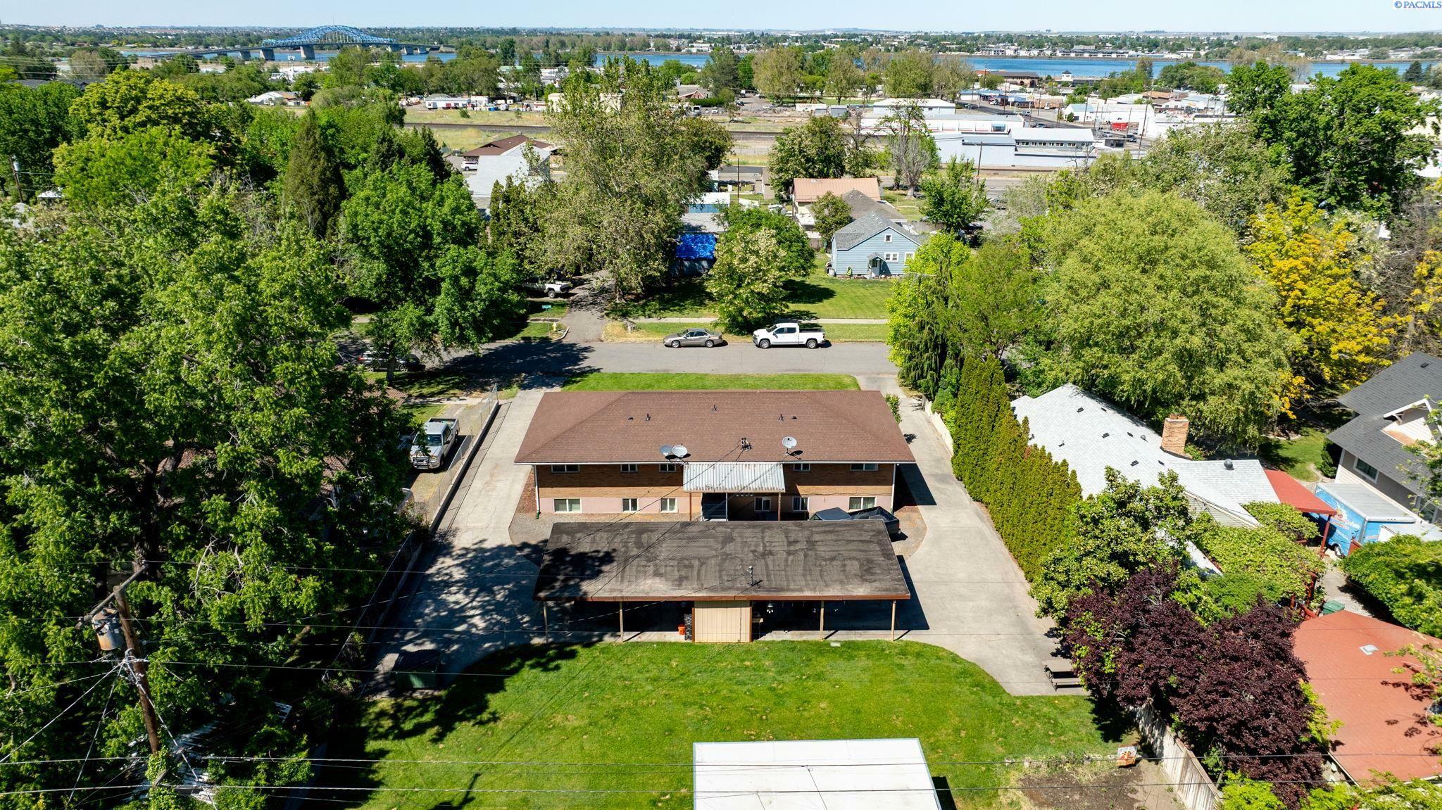 Property Photo: 709 W Albany WA