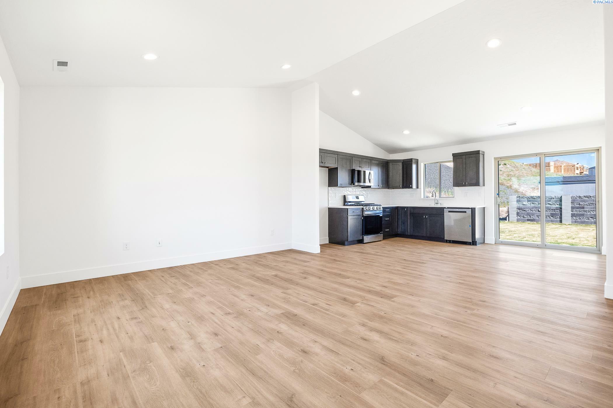 Property Photo: 2925 S Osborne St WA 99338
