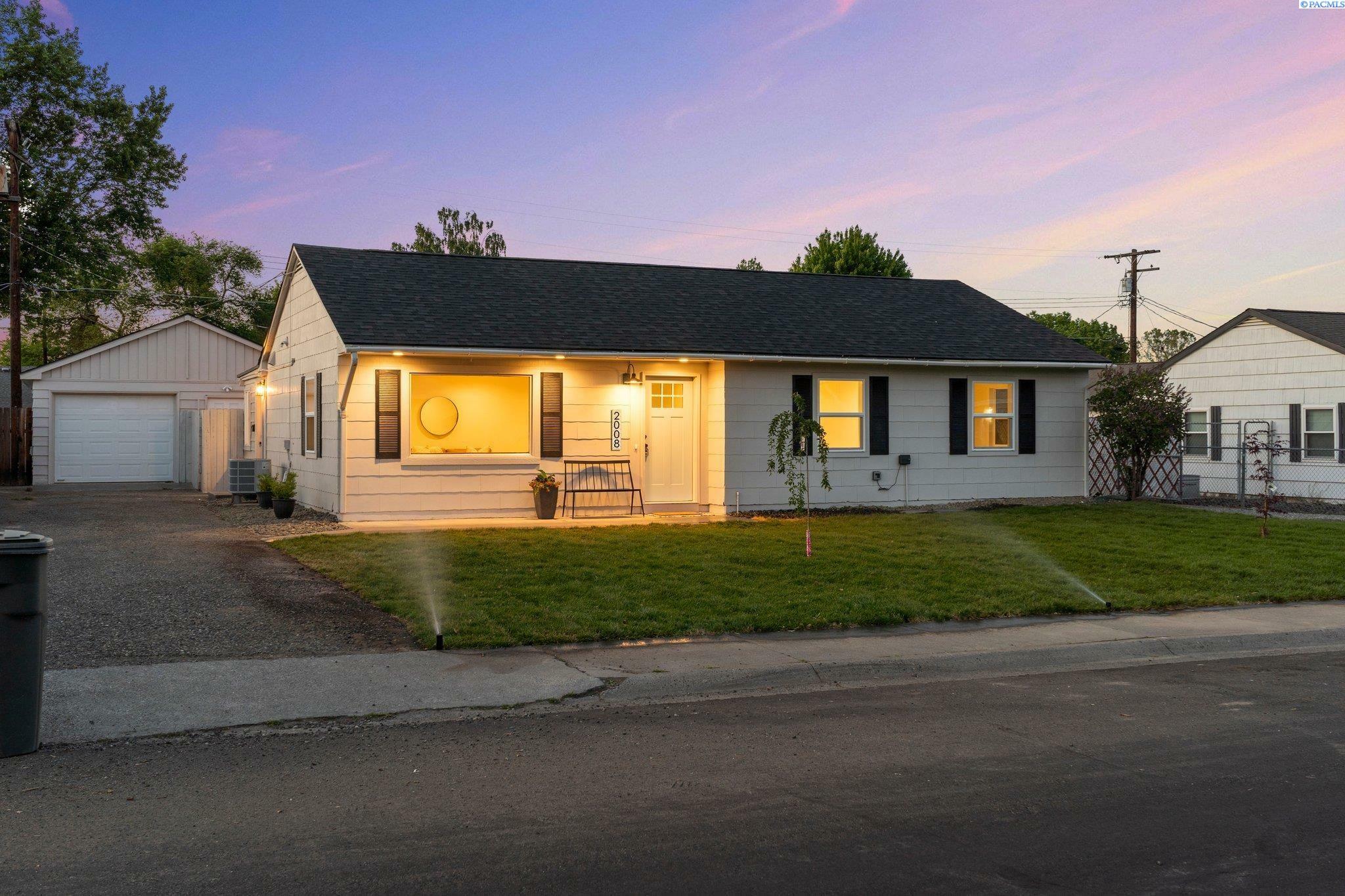 Property Photo: 2008 Tinkle St WA 99352