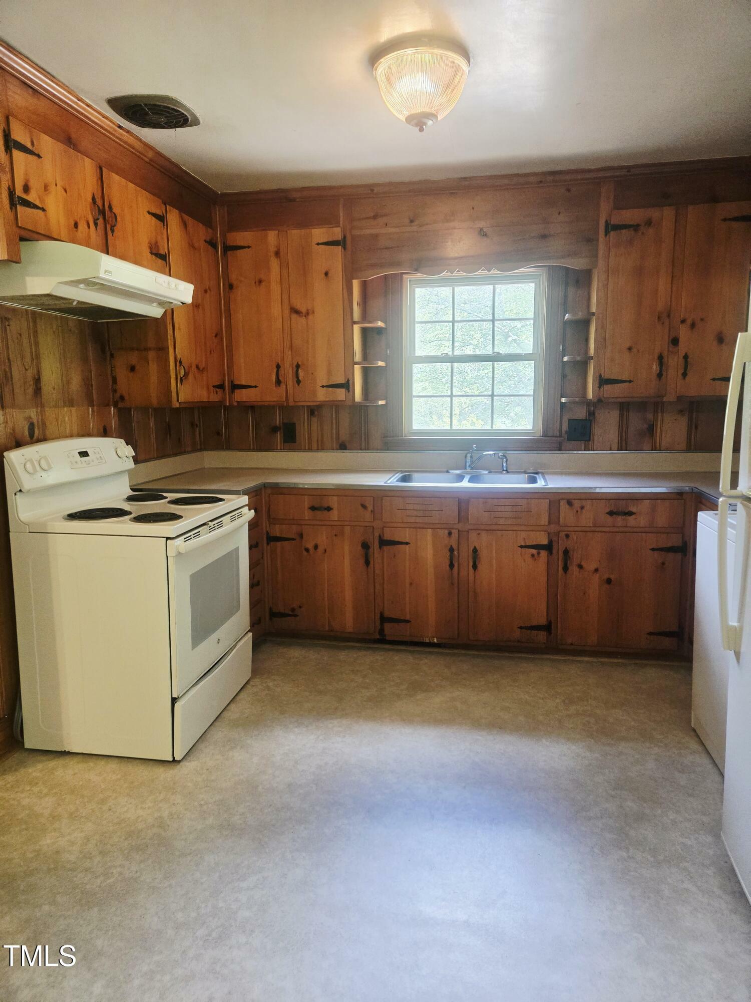 Property Photo: 1157 S Cambridge Circle NC 27801