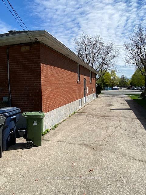 Property Photo:  1032 Pharmacy Avenue Main Floor  ON M1R 2G9 