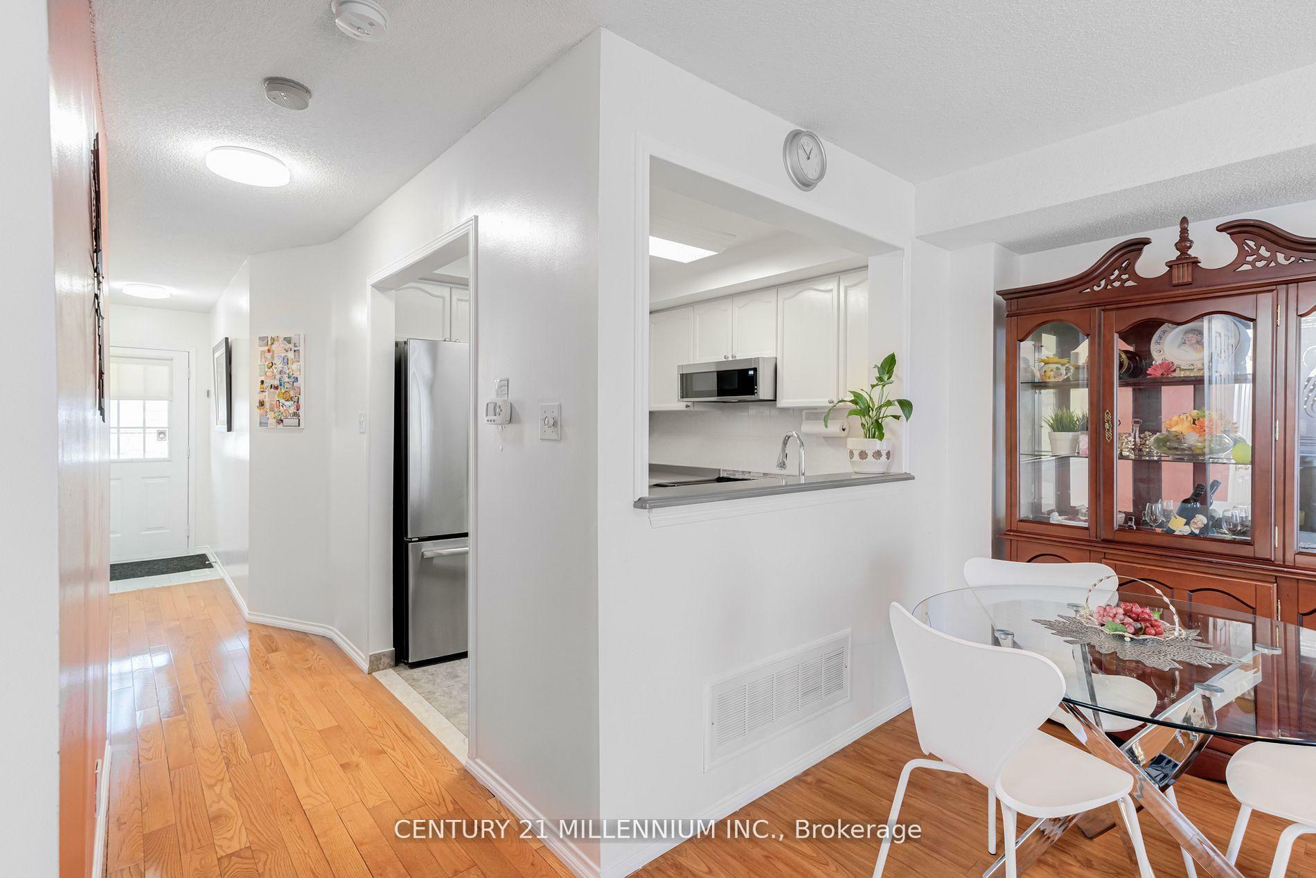 Photo de la propriété: 24 Herkes Drive ON L6Y 4Z2