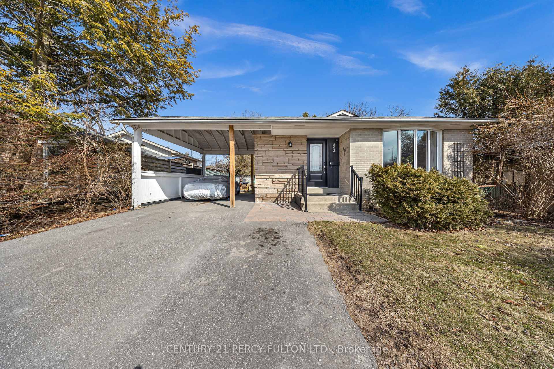 Photo de la propriété: 893 Douglas Avenue ON L1W 1N7