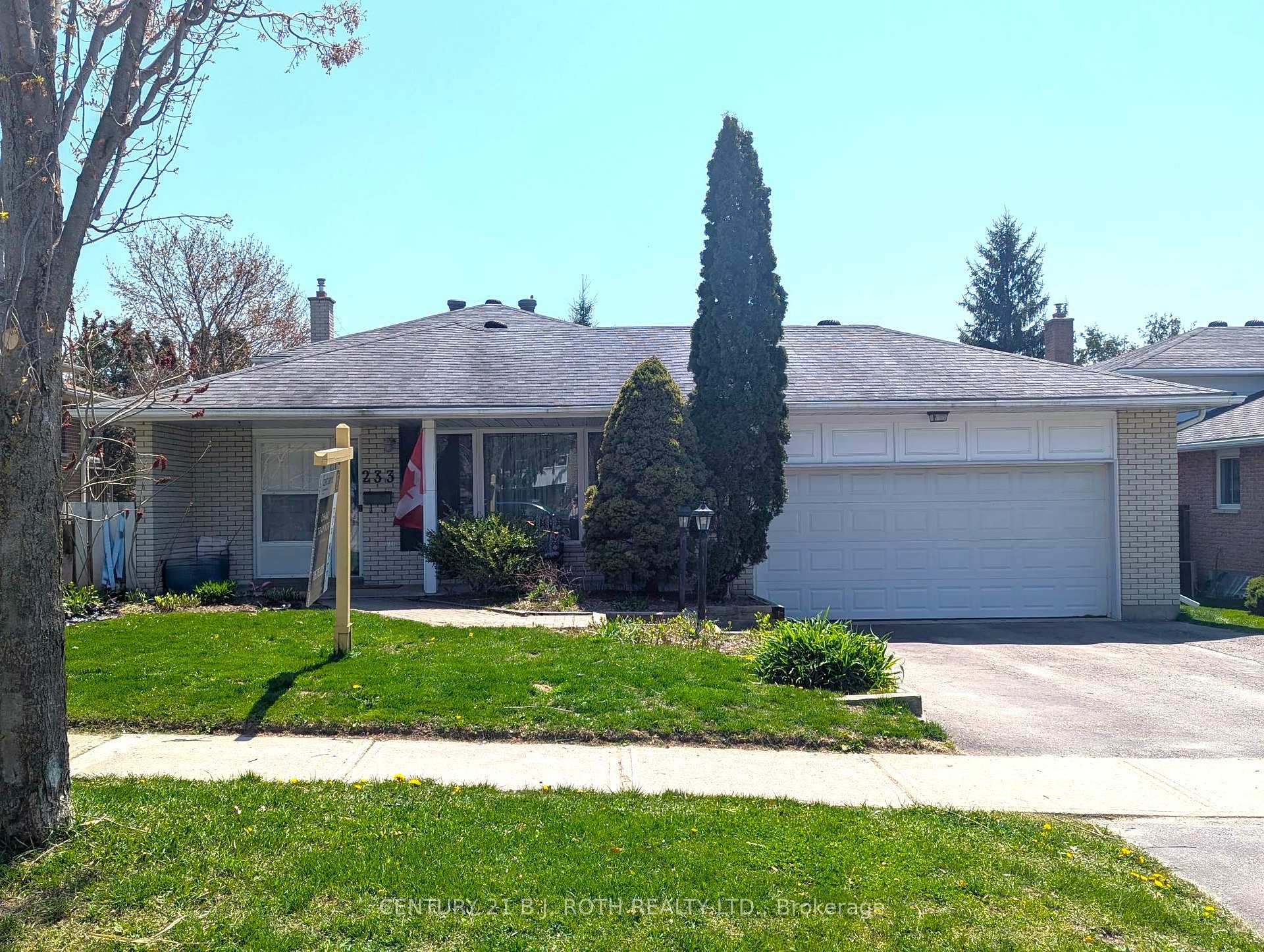 Property Photo: 233 Rose Street ON L4M 2V3