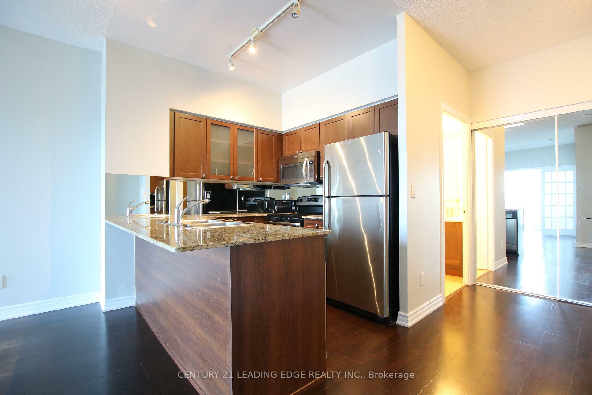 Property Photo: 761 Bay Street 3909 ON M5G 2R2