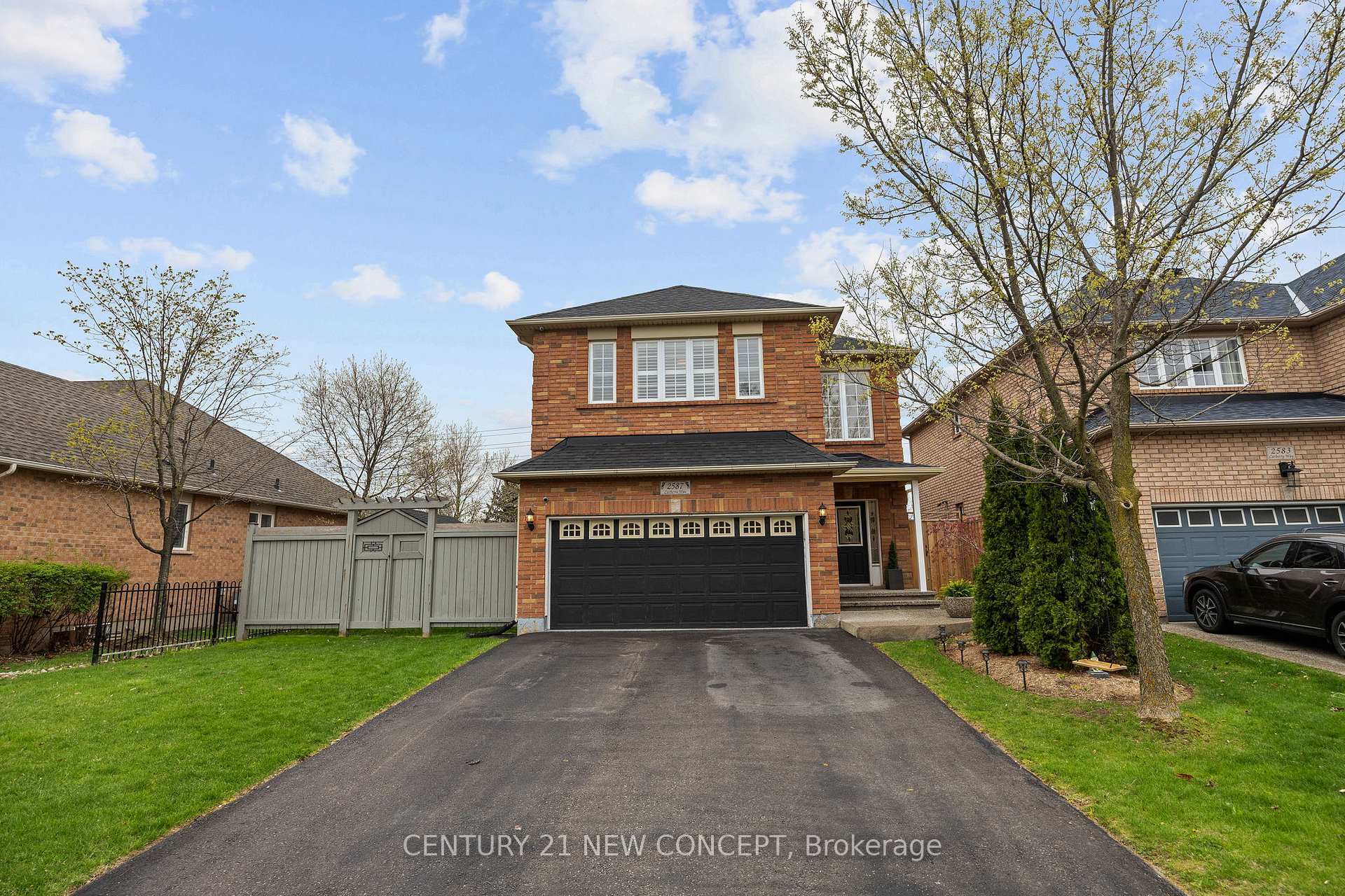 Property Photo: 2587 Carberry Way ON L6M 4R8