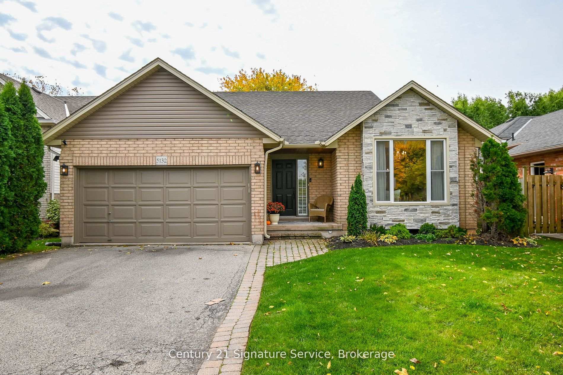 Property Photo: 5132 Meadowood Lane ON L0R 1B8