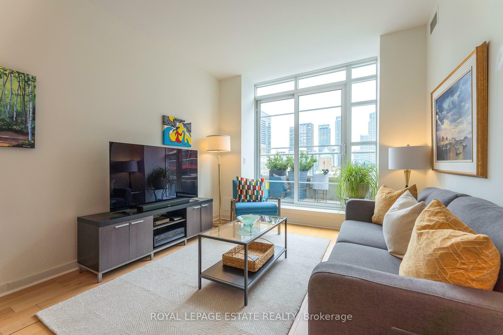 Property Photo:  438 Richmond Street W 1409  ON M5V 3S6 