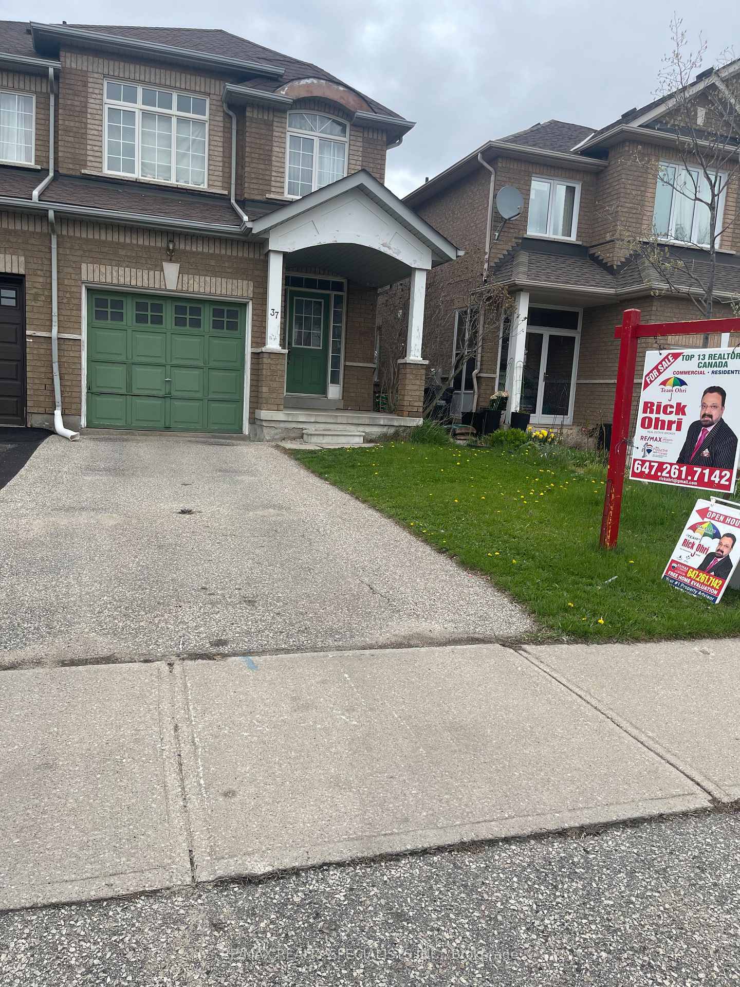 Photo de la propriété: 37 Woodhaven Drive W ON L7A 1Y7