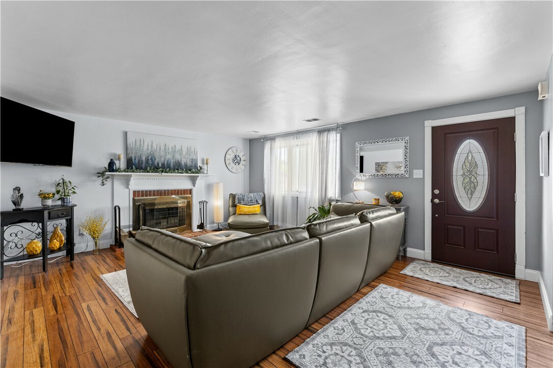 Property Photo: 1390 Cardinal Dr PA 15243