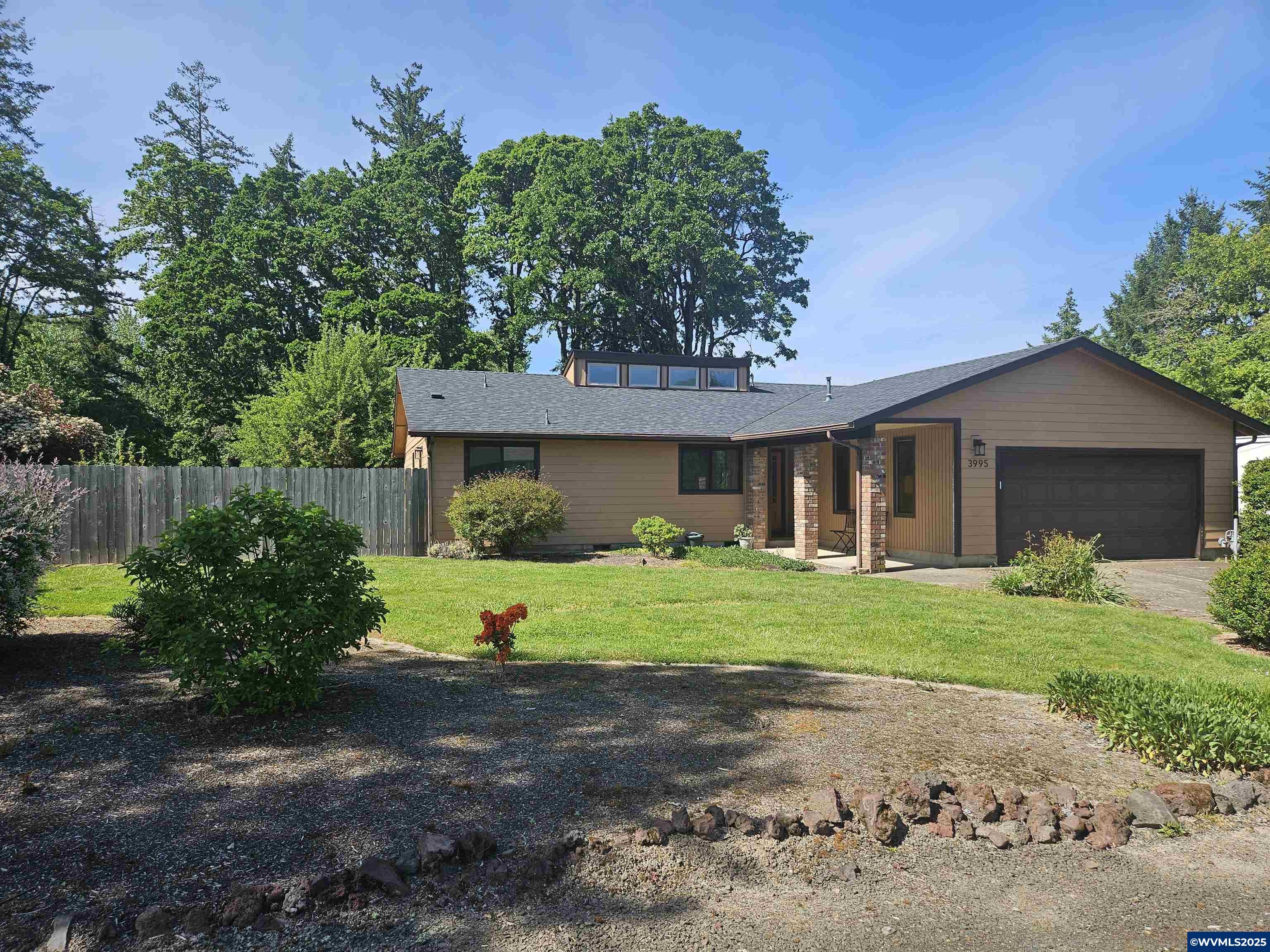 Property Photo: 3995 Glenwood Av NW OR 97321