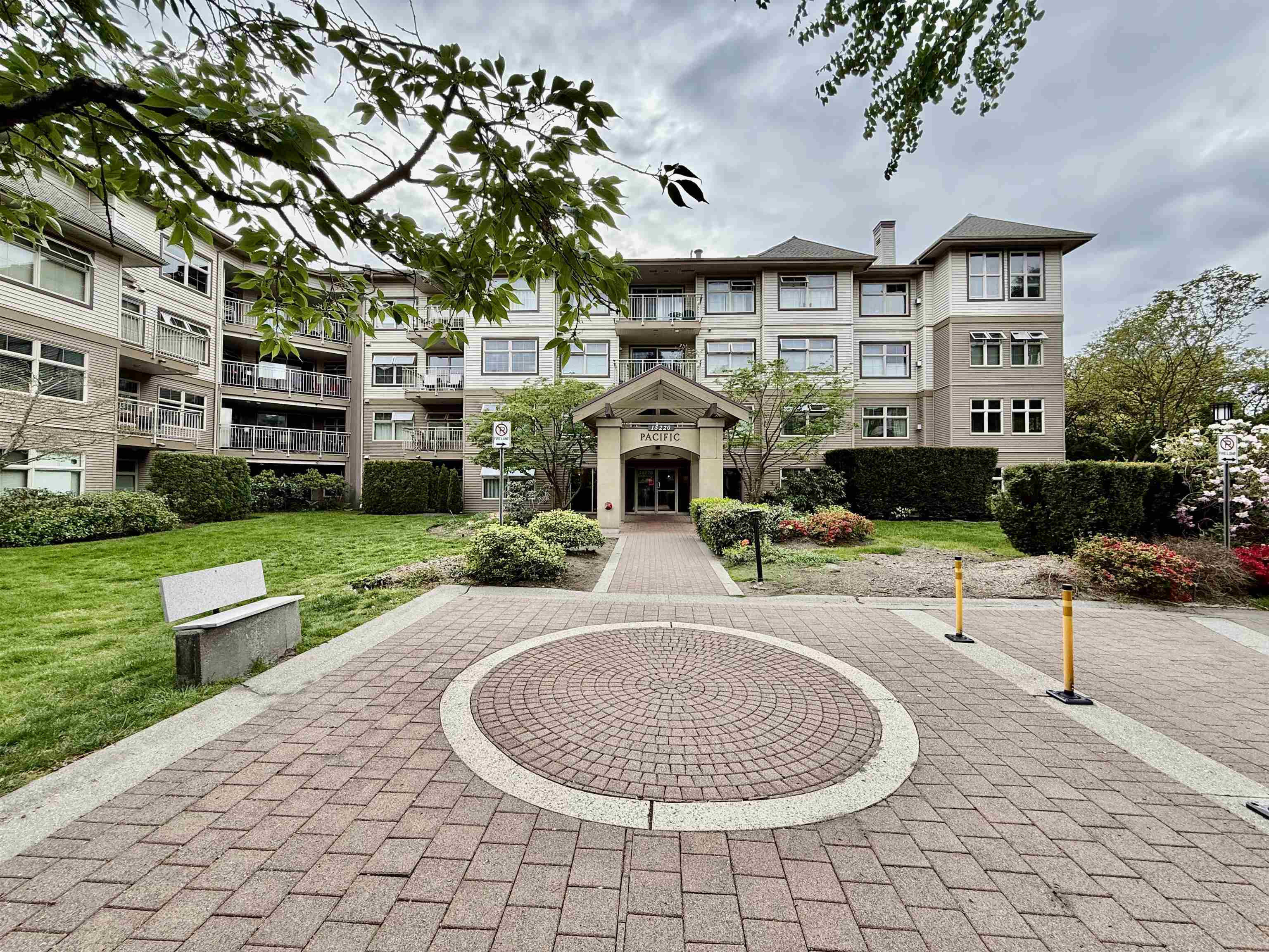 Property Photo: 15220 Guildford Drive 311 BC V3R 0Y6