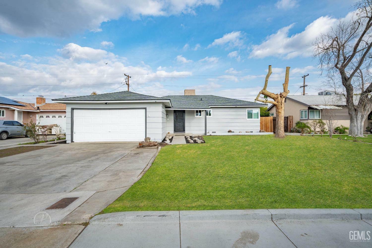1800 Hughes Lane  Bakersfield CA 93304 photo