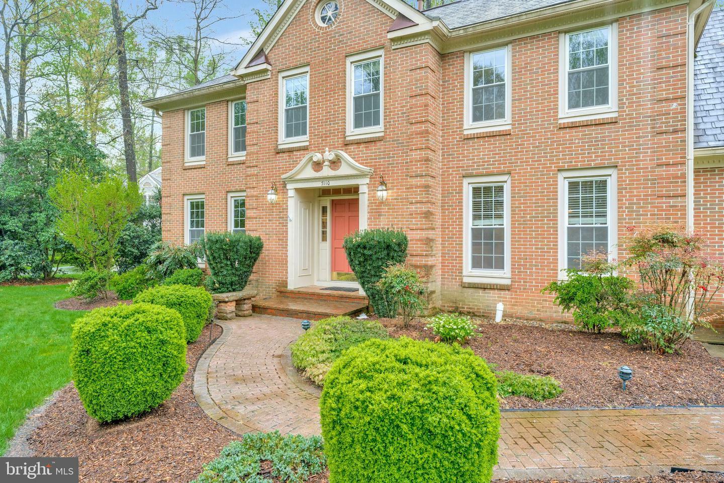 Property Photo: 7110 Park Point Court VA 22039